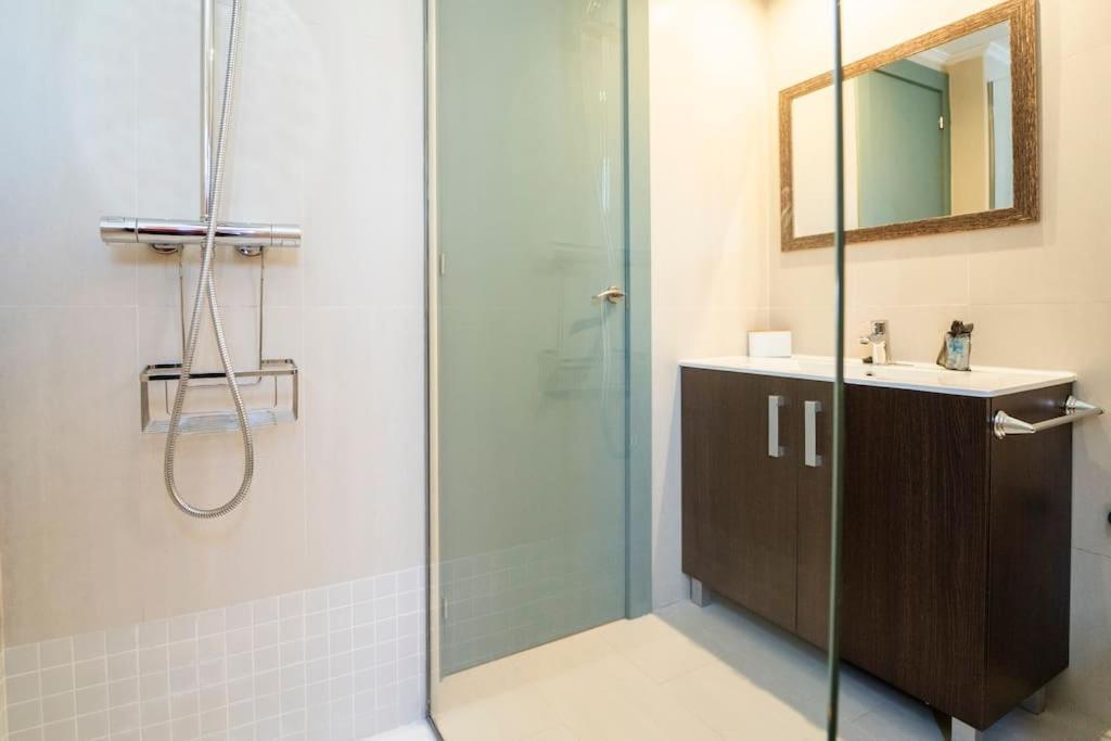 Stylish Seaview With Pool Access Apartment