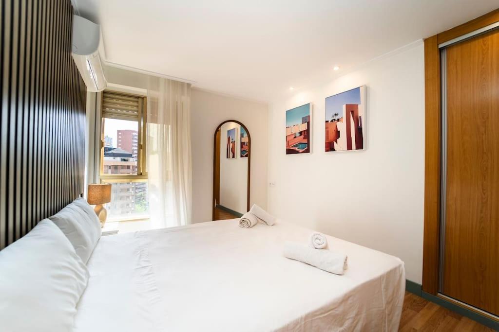 Apartment Stylish Seaview With Pool Access